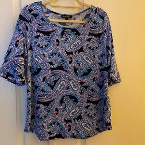 Roz&Ali women’ top. Blue, black and pink paisley print 3/4 bell sleeve size: L